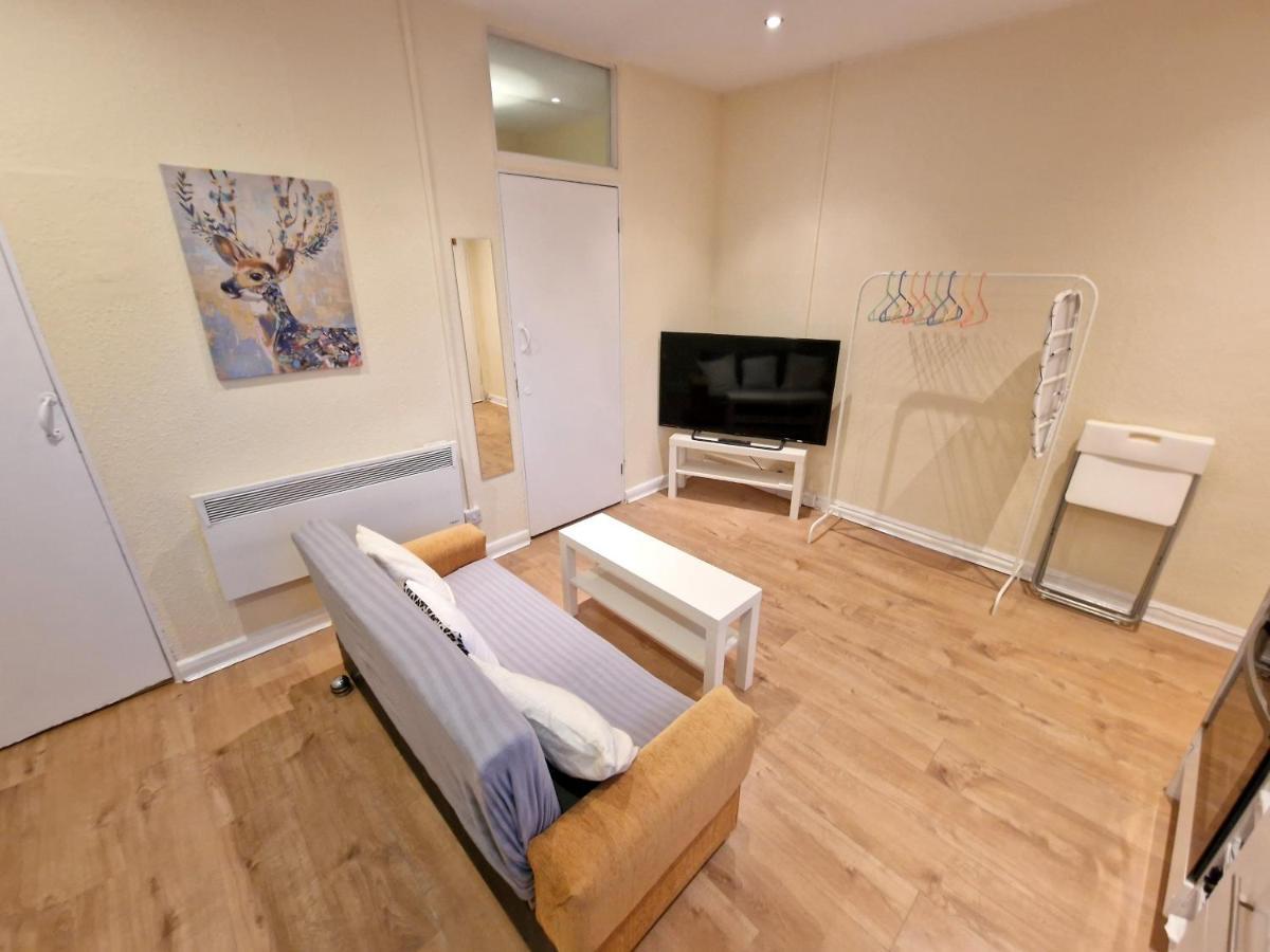 Super Studio With Two Bedrooms - Five Minutes From The Station! Londyn Zewnętrze zdjęcie